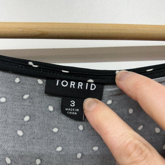 Torrid Black White Stretch Polka Dot Puff Sleeve Slit Midi Dress Plus Size 3X - Picture 7 of 8